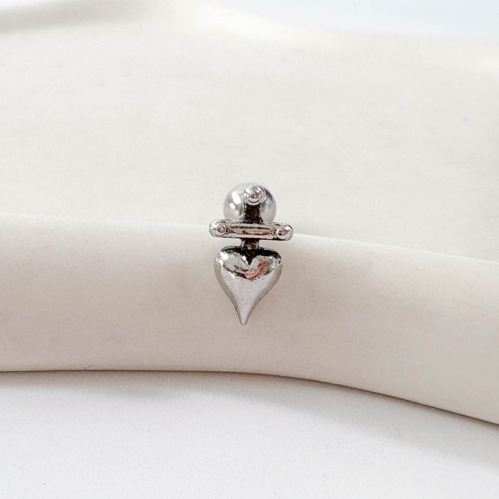 A2 226 [サージカルステンレス] アンティークナイフハートピアス