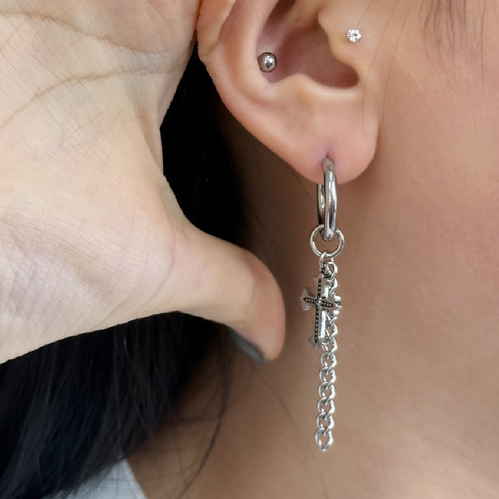 YEH 013 ［サージカルステンレス］ゴシック十字架ワンタッチピアス