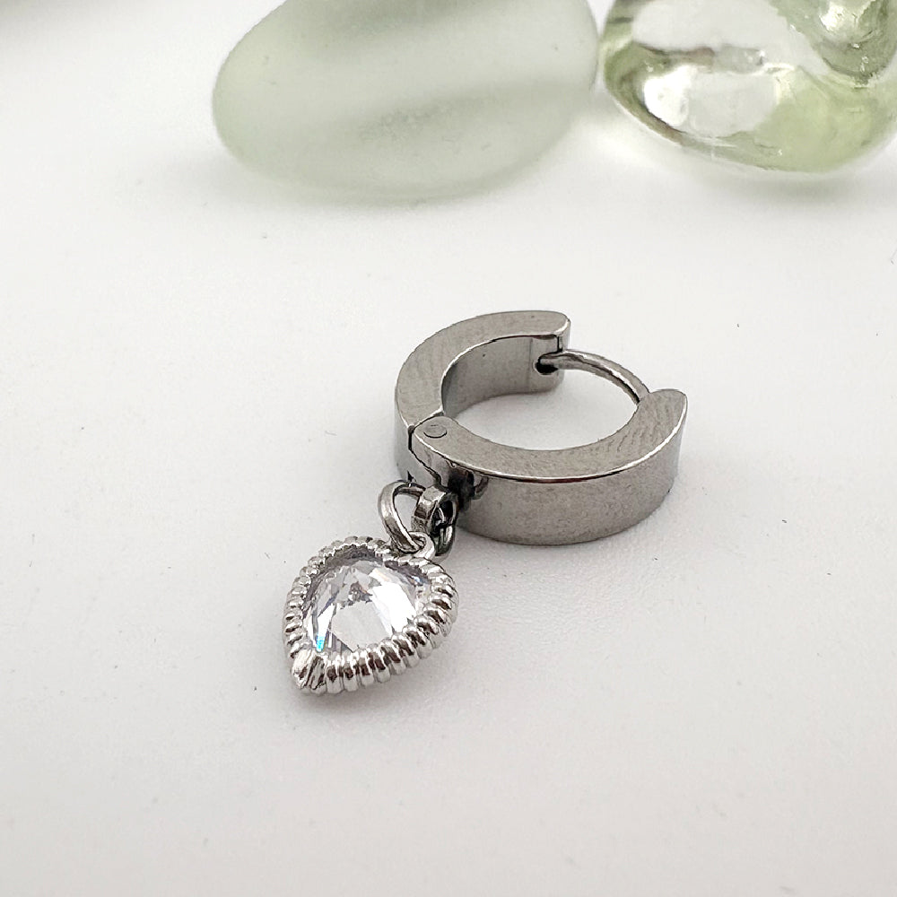 YEH 017 ［サージカルステンレス］キュービックハートリングピアス