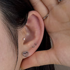 YES 060　［サージカルステンレス］ゴシックシンプルねじりハートピアス