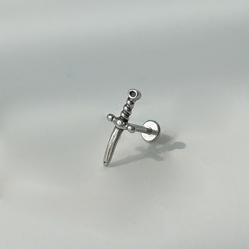 YLR 020 ［サージカルステンレス］ナイフラブレットピアス