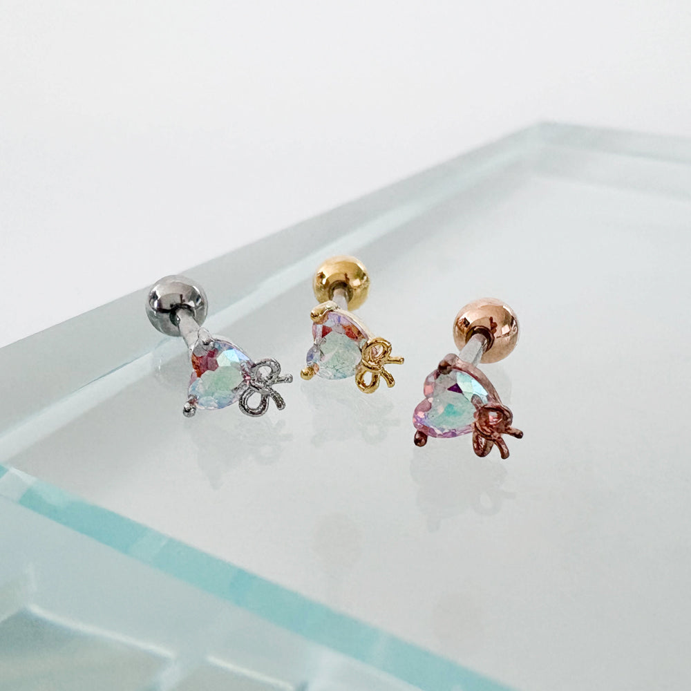 A8 255 ［サージカルステンレス］キュービックハート＆リボンピアス