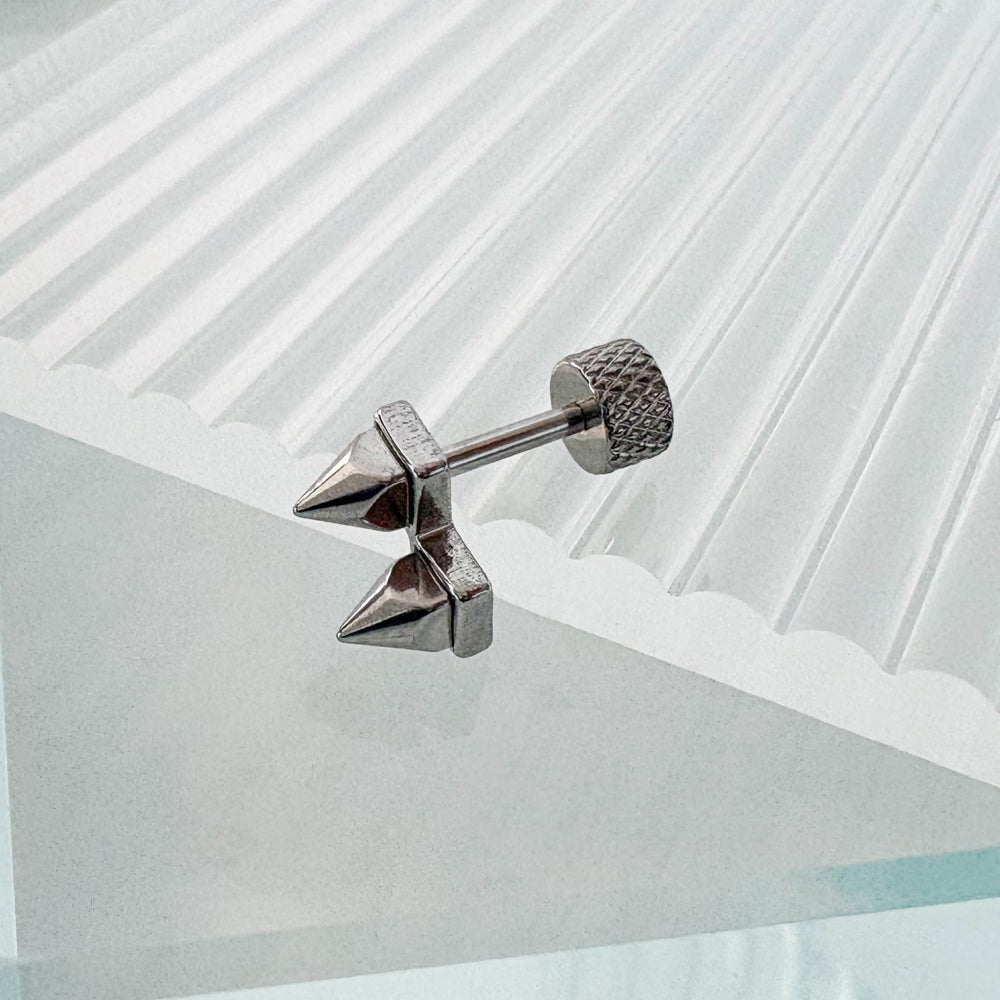 A9 243 ［サージカルステンレス］ダブルスパイクピアス