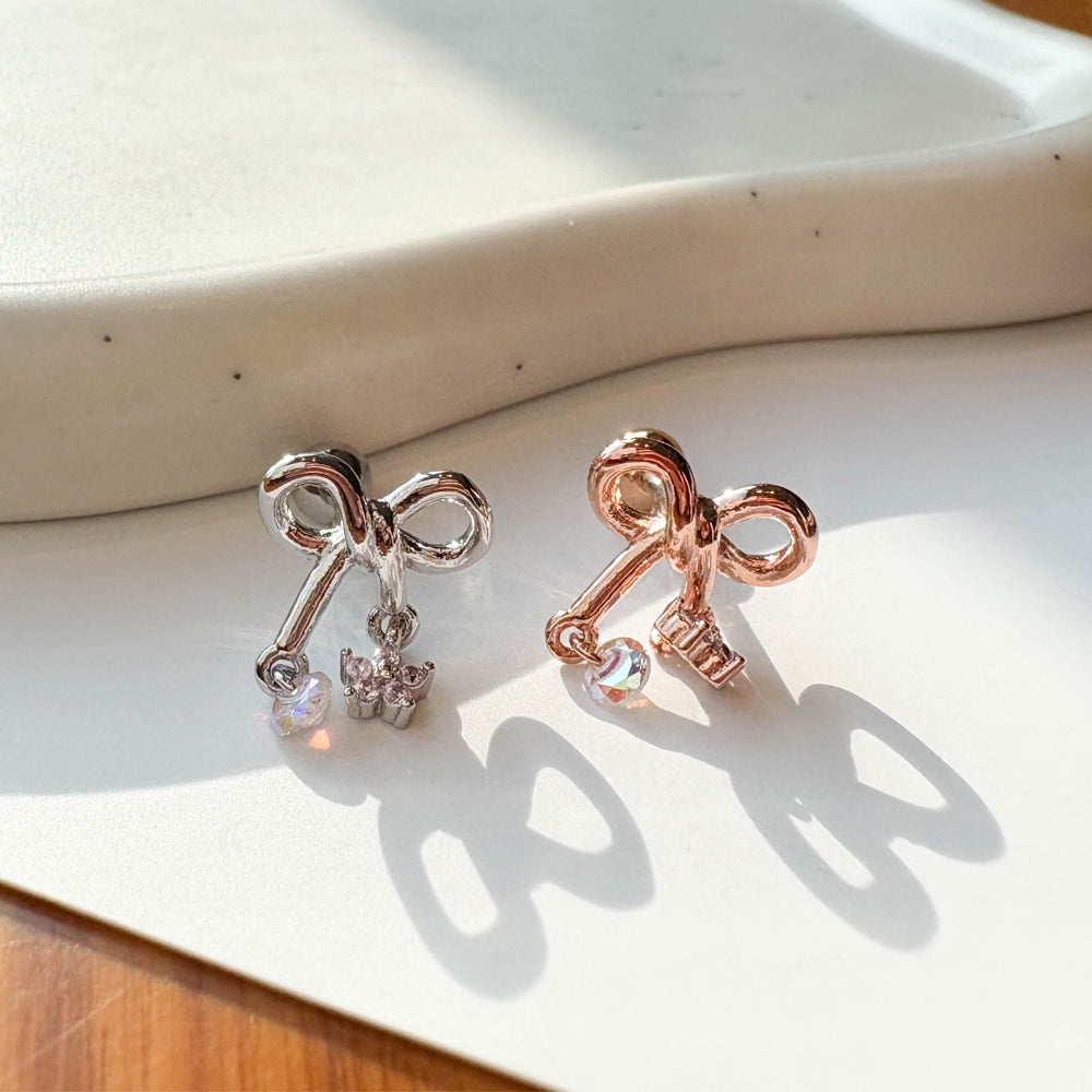 A5 244 [サージカルステンレス]　チャームリボンピアス