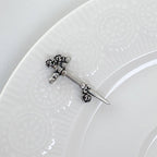 A2 243 アンティーク薔薇ナイフピアス