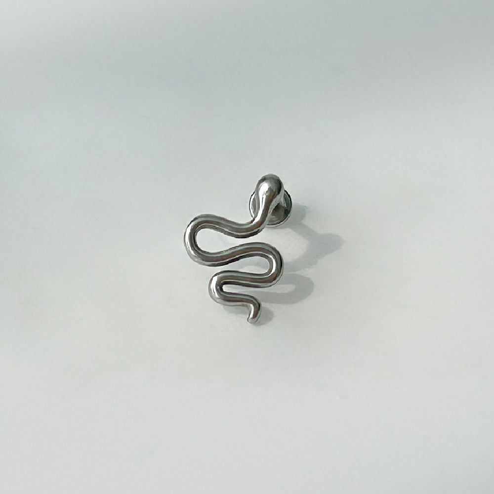 YLR 019 ［サージカルステンレス］ヘビラブレットピアス