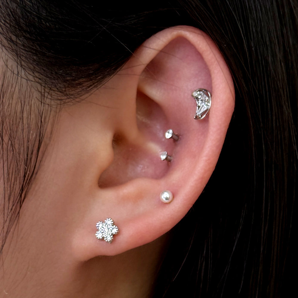 MN 071 ［サージカルステンレス］花キュービックストーンピアス　