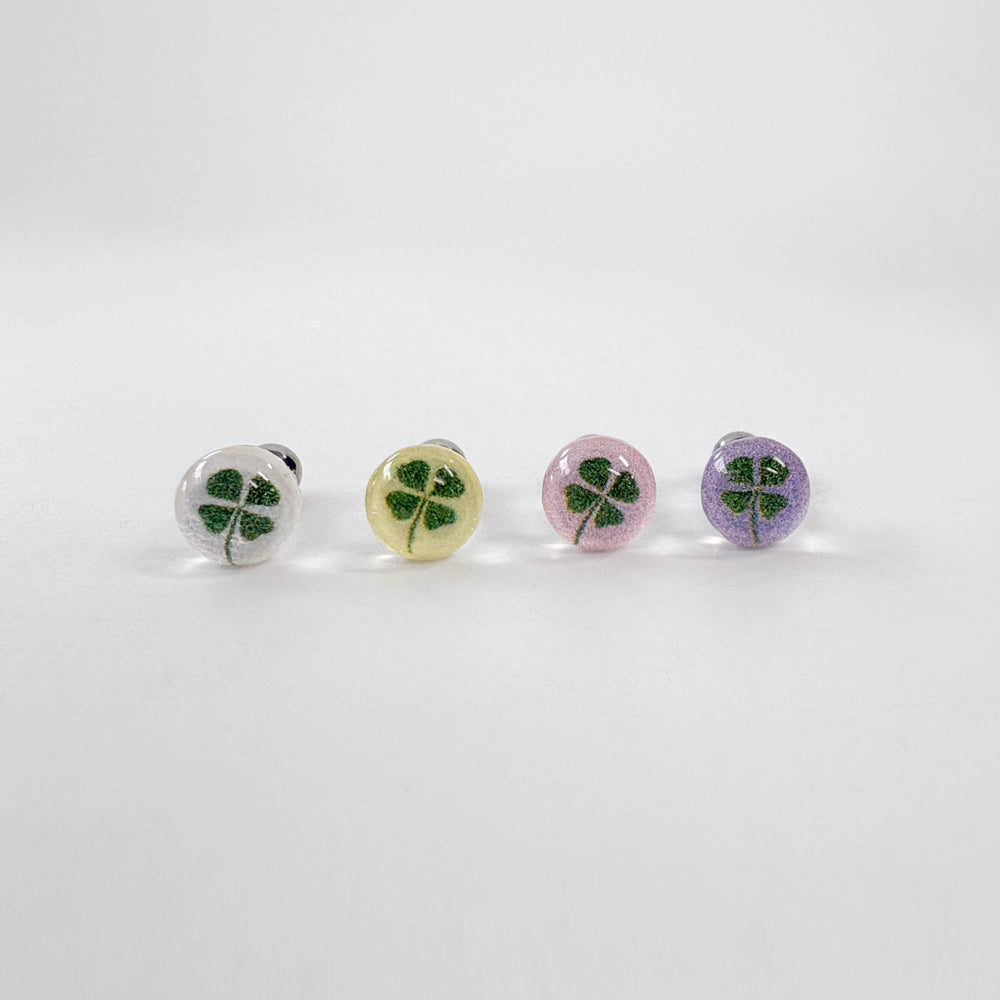 MK 085 ［サージカルステンレス］アクリルボールクローバーピアス