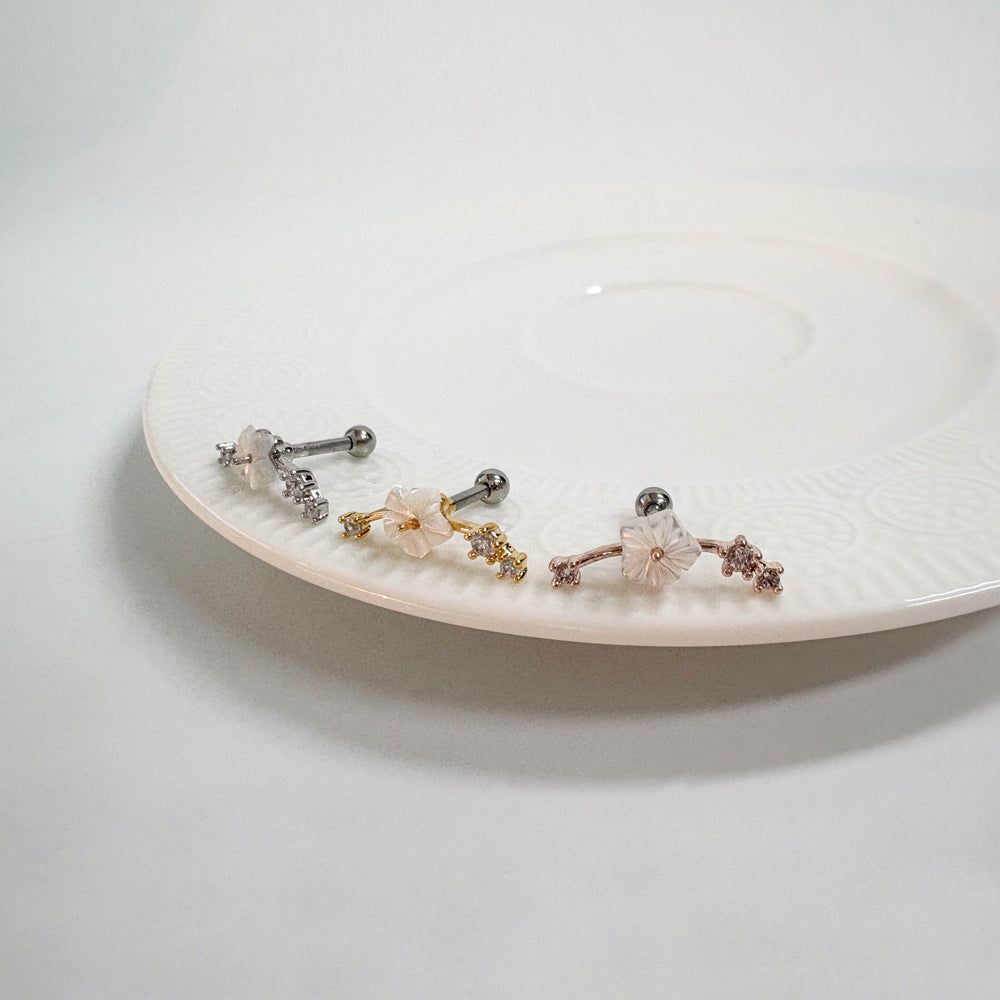 A10 034 ［サージカルステンレス］フラワーラインピアス