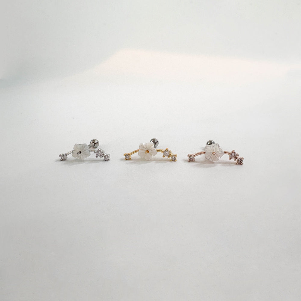 A10 034 ［サージカルステンレス］フラワーラインピアス