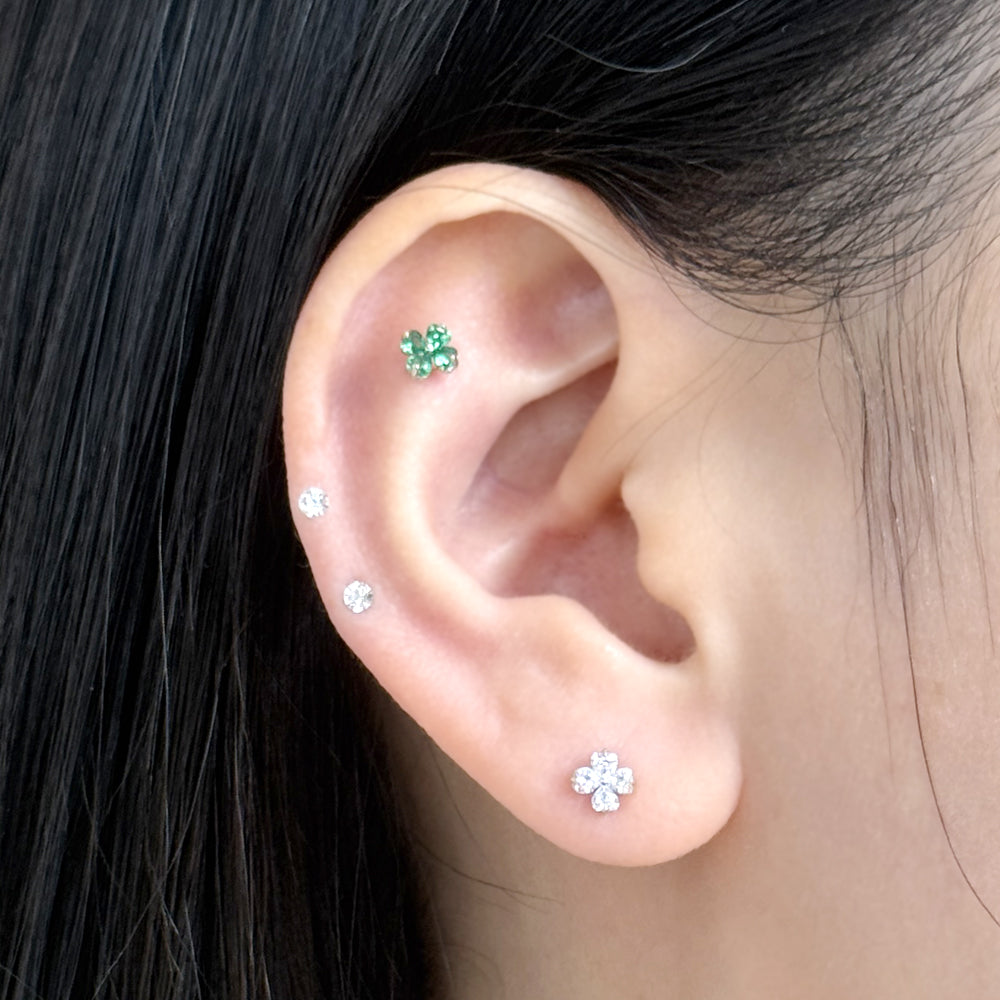 A8 269 ［サージカルステンレス］キュービック四葉のクローバー2色