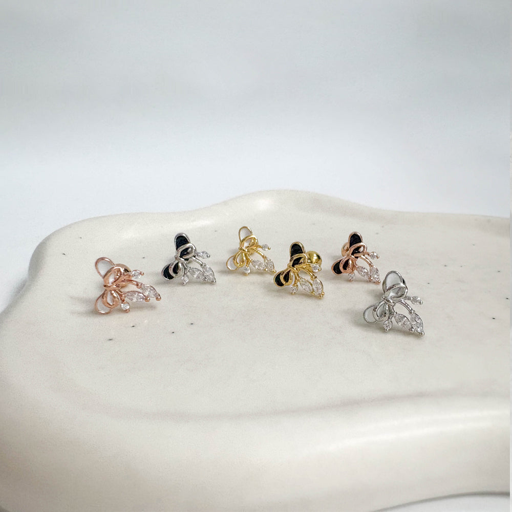 A5 299 ［サージカルステンレス］ブラックアンドホワイトリボンキュービックピアス