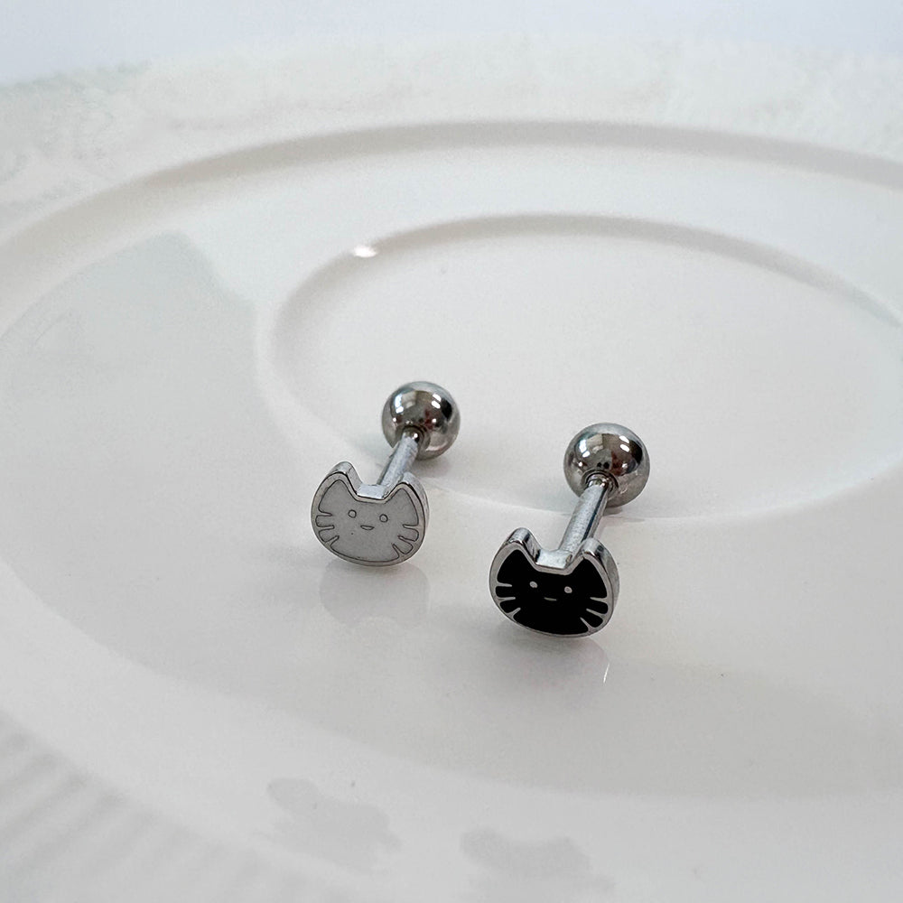 B3 029 ［サージカルステンレス］シンプル黒白猫ピアス