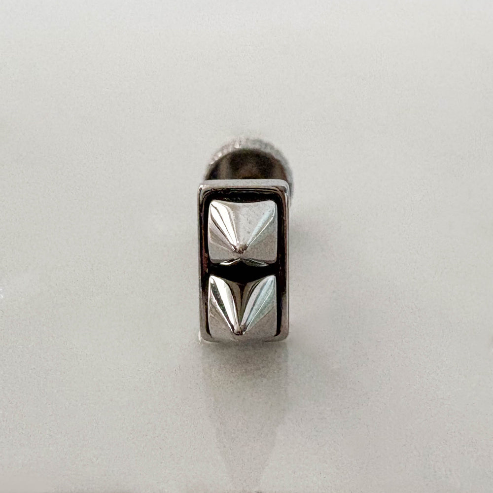 A9 244 ［サージカルステンレス］フラットスパイクピアス