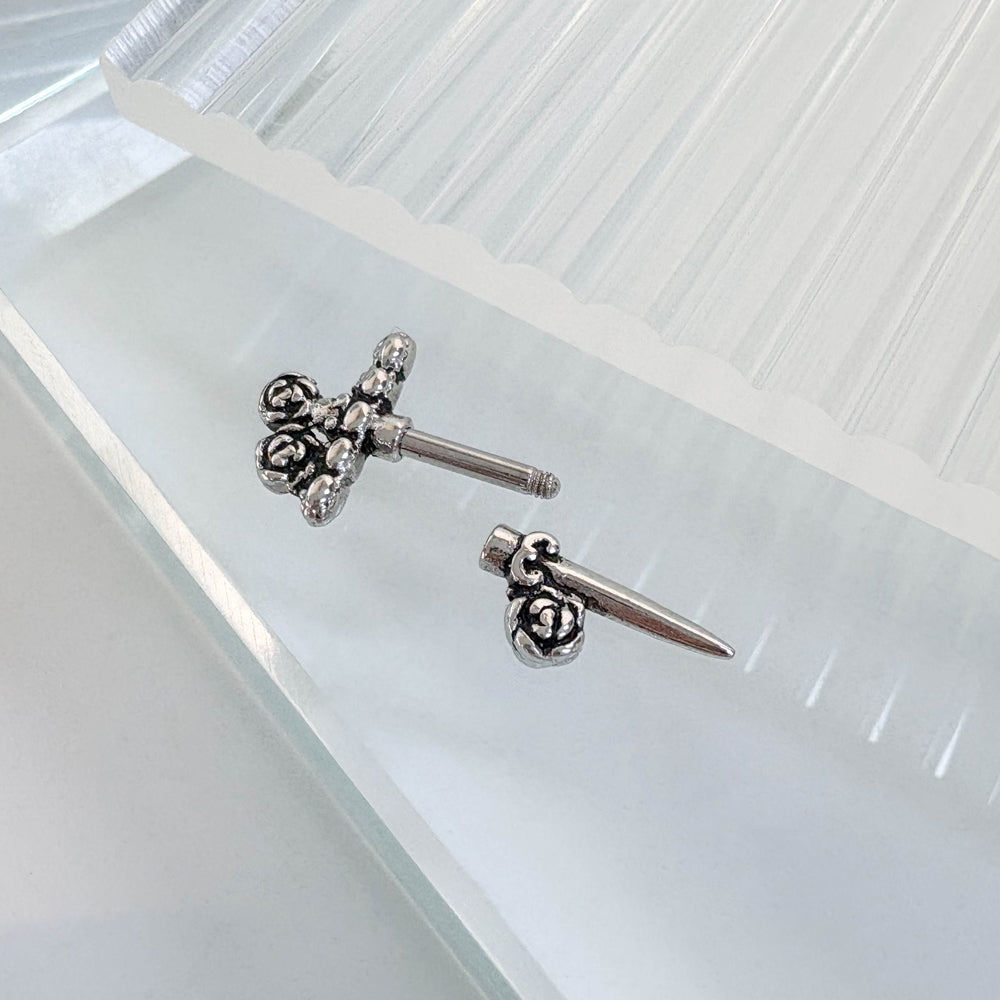 A2 243 アンティーク薔薇ナイフピアス