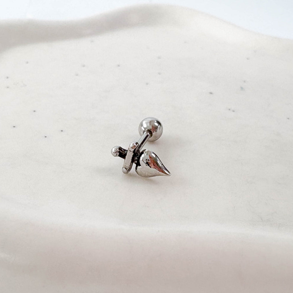 A2 226 [サージカルステンレス] アンティークナイフハートピアス