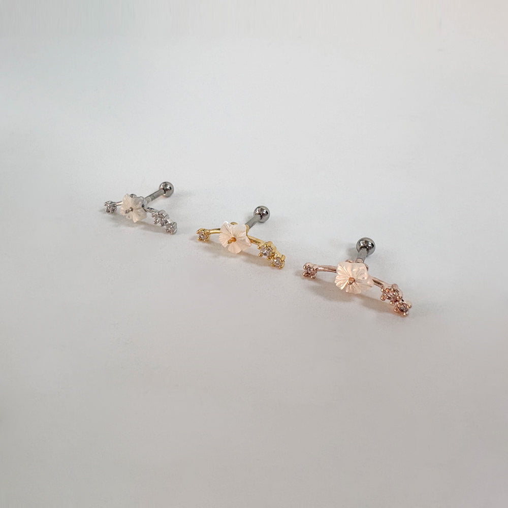 A10 034 ［サージカルステンレス］フラワーラインピアス