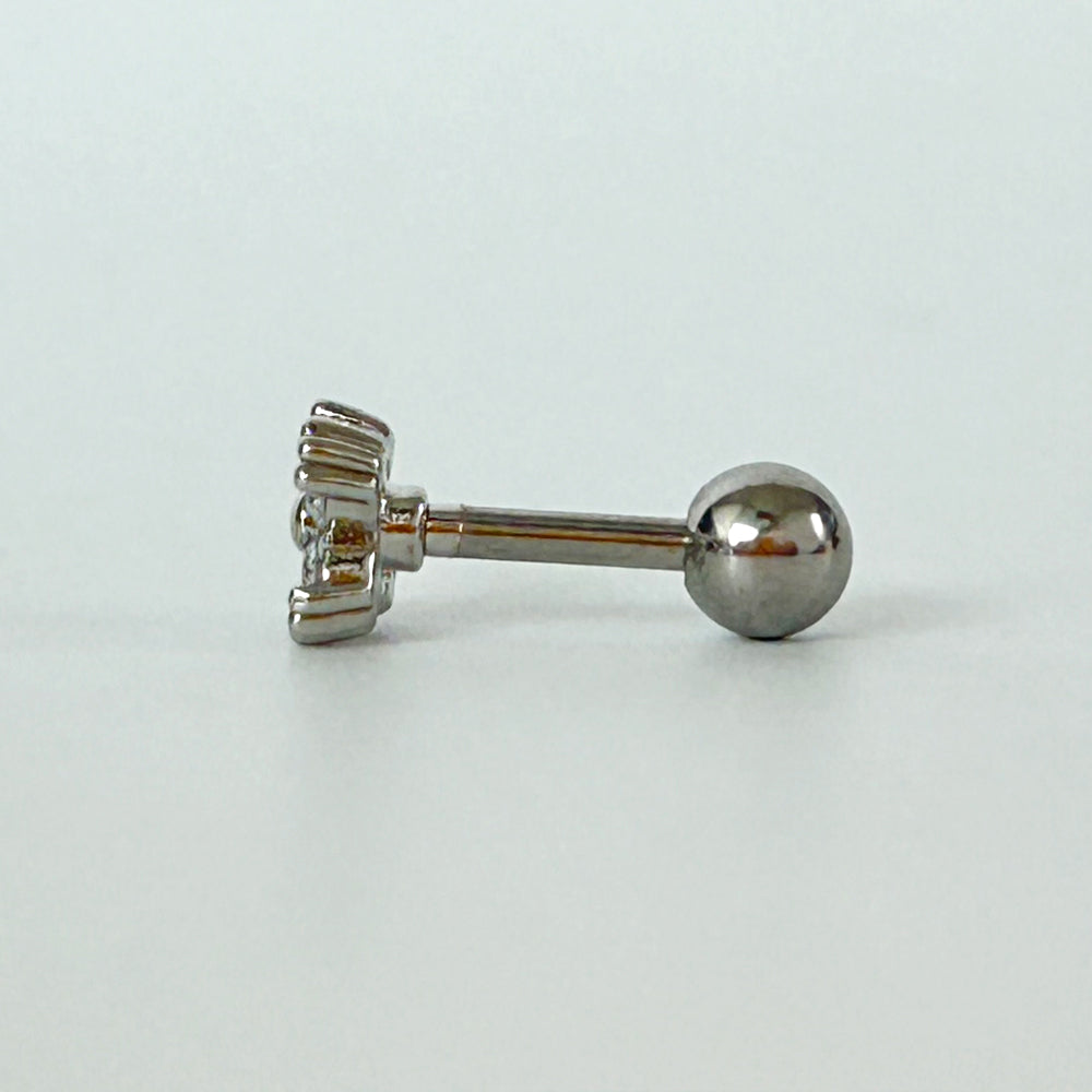 MN 173 ［サージカルステンレス］シンプルストーンクローバーピアス