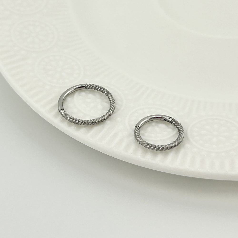 STS 017 ［サージカルステンレス］ツイストリングピアス