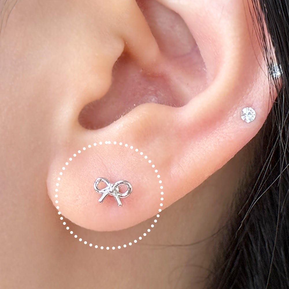 A8 241 [サージカルステンレス]　シンプルリボンピアス