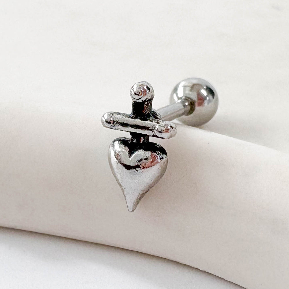 A2 226 [サージカルステンレス] アンティークナイフハートピアス