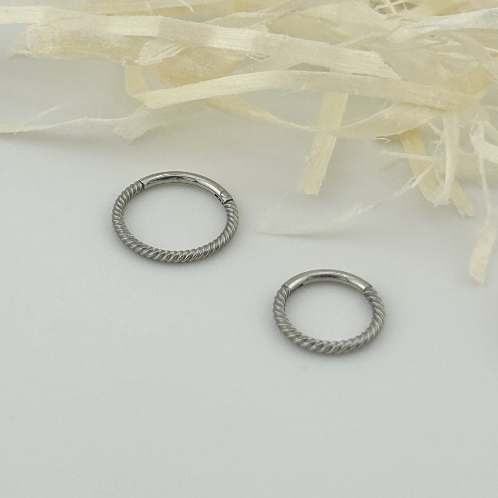 STS 017 ［サージカルステンレス］ツイストリングピアス