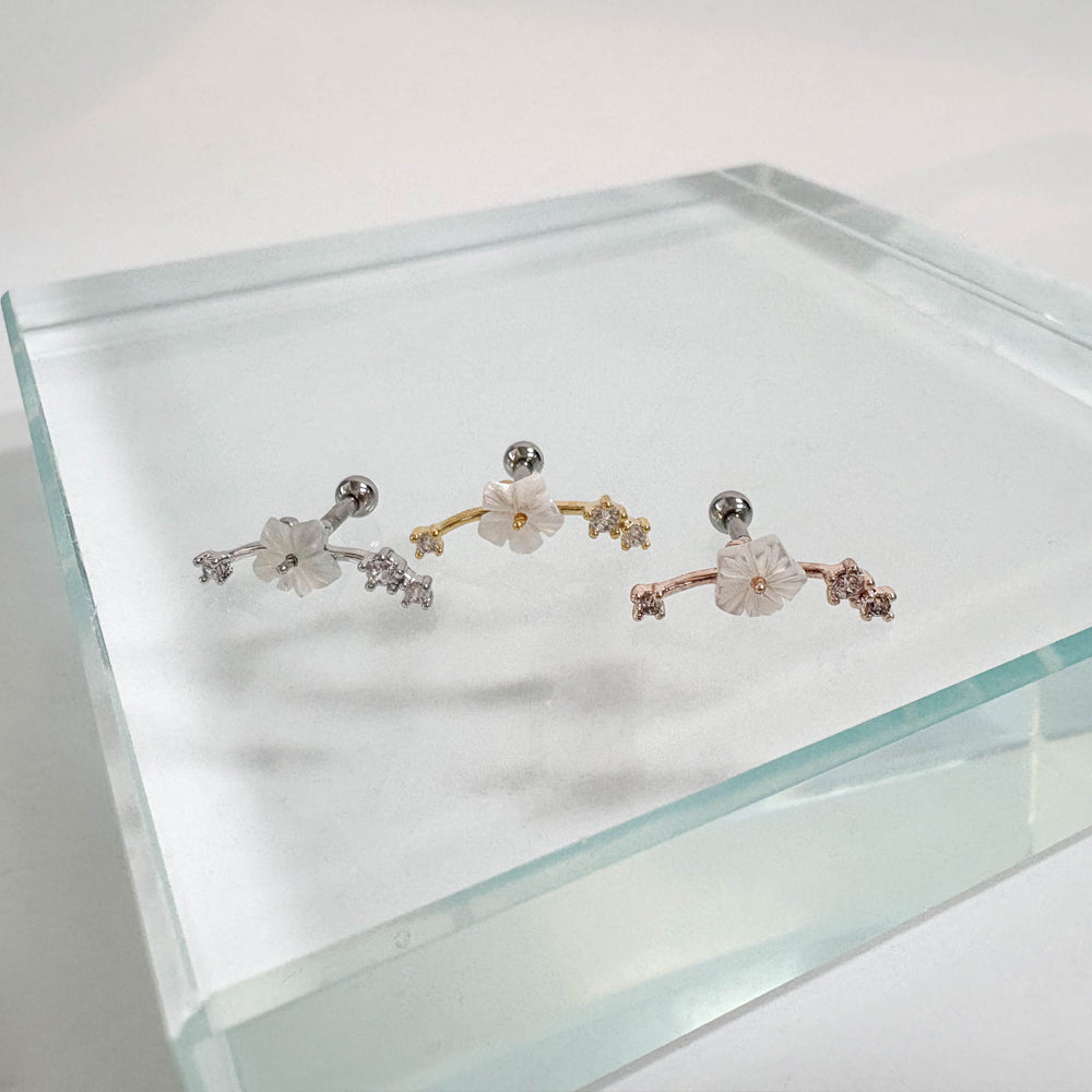 A10 034 ［サージカルステンレス］フラワーラインピアス
