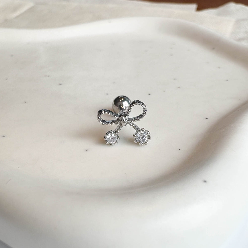 MP 165 ［サージカルステンレス］キュービックシルバーリボンピアス