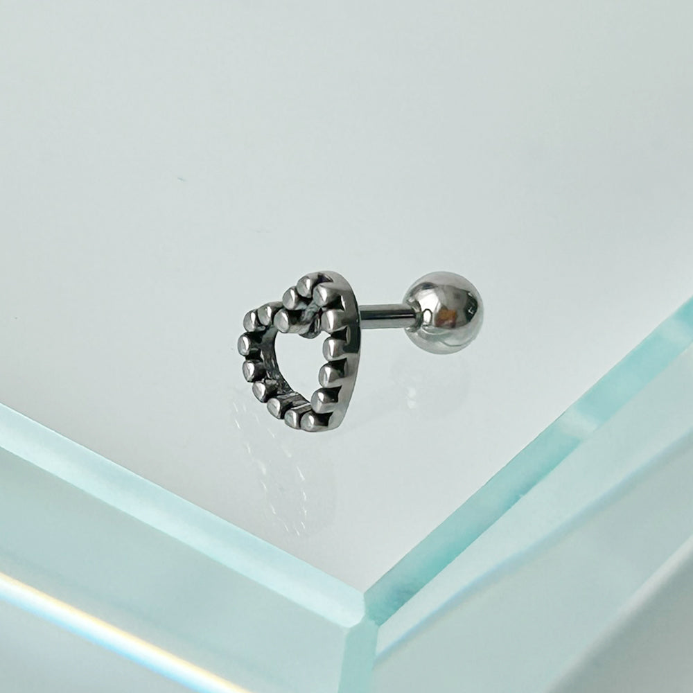 YES 060　［サージカルステンレス］ゴシックシンプルねじりハートピアス
