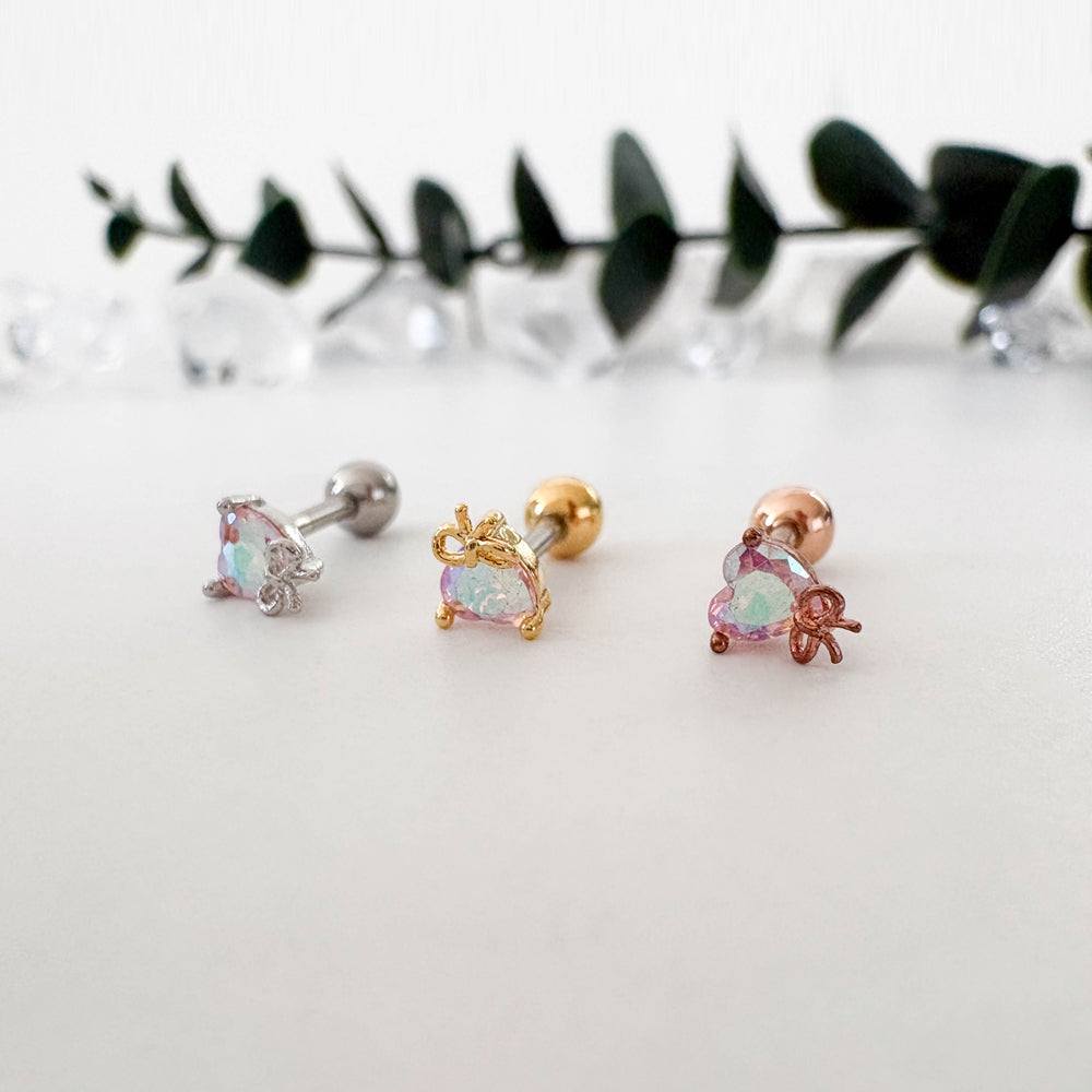 A8 255 ［サージカルステンレス］キュービックハート＆リボンピアス