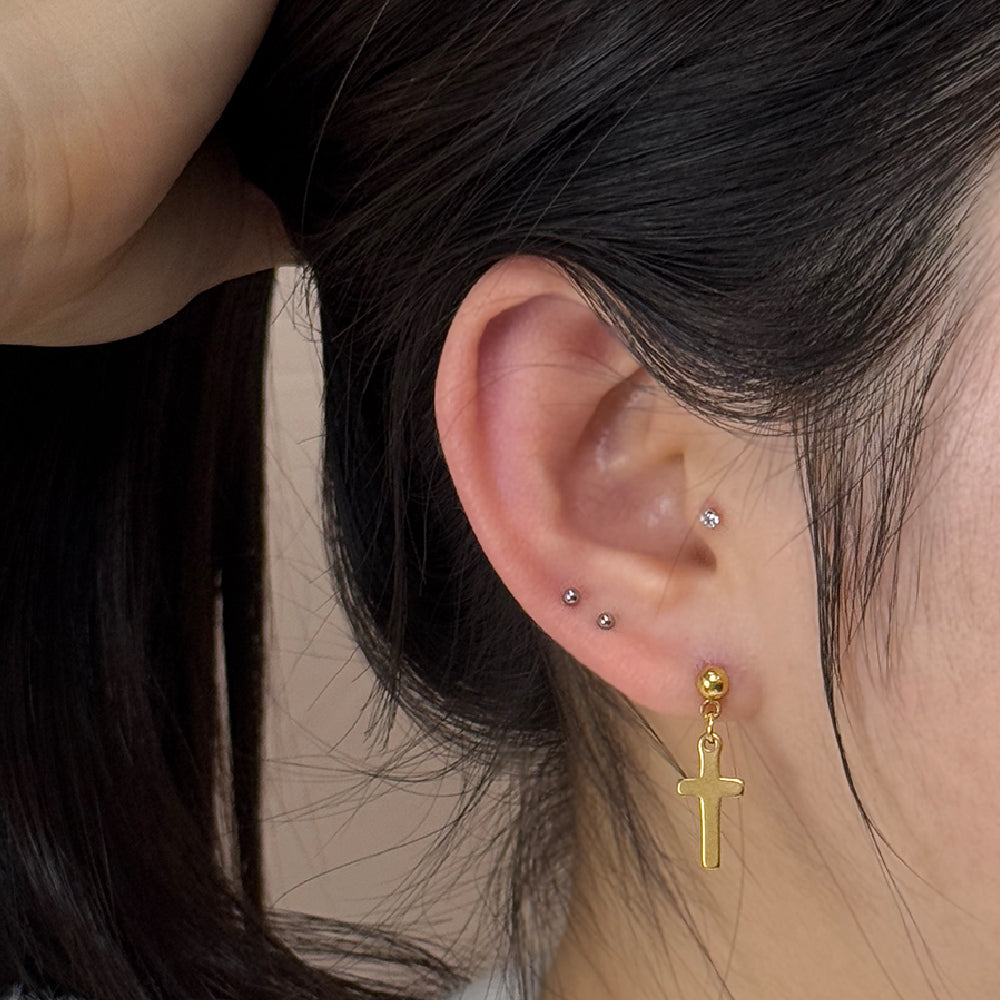 YES 043 ［サージカルステンレス］　十字架ピアス