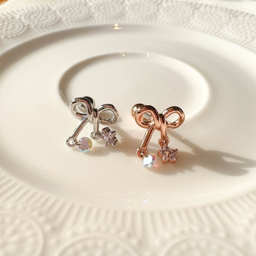 A5 244 [サージカルステンレス]　チャームリボンピアス