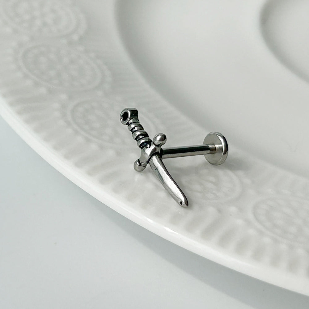 YLR 020 ［サージカルステンレス］ナイフラブレットピアス