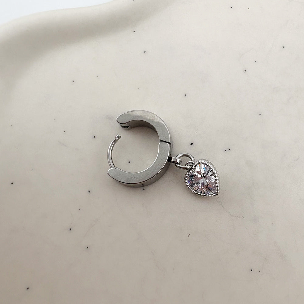 YEH 017 ［サージカルステンレス］キュービックハートリングピアス