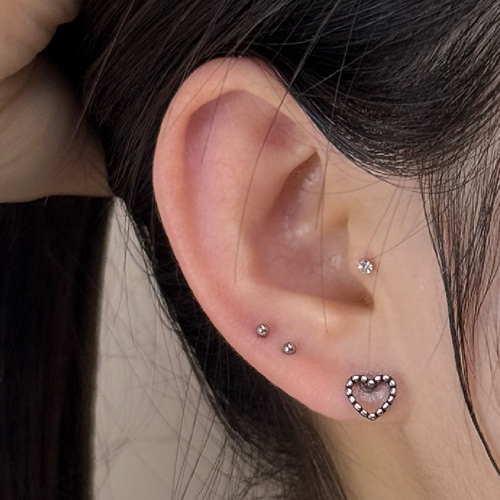 YES 060　［サージカルステンレス］ゴシックシンプルねじりハートピアス