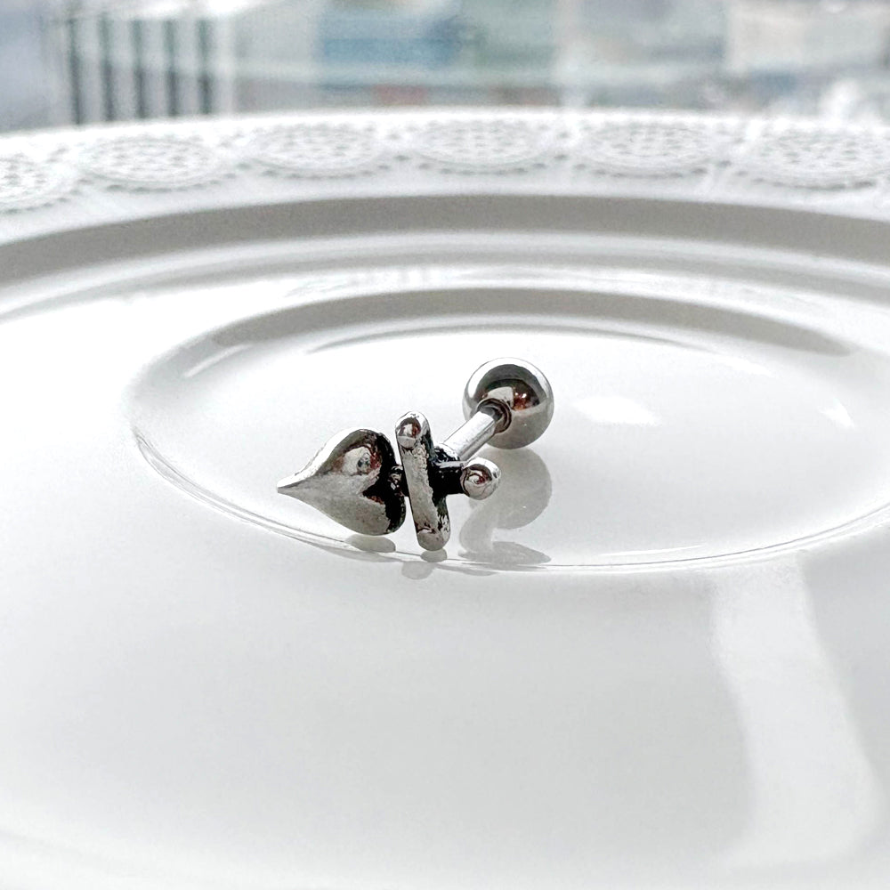 A2 226 [サージカルステンレス] アンティークナイフハートピアス