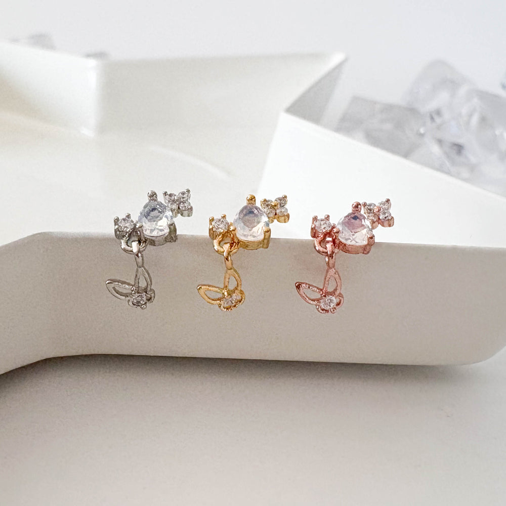 A8 297 [サージカルステンレス]　雫ストーンピアス