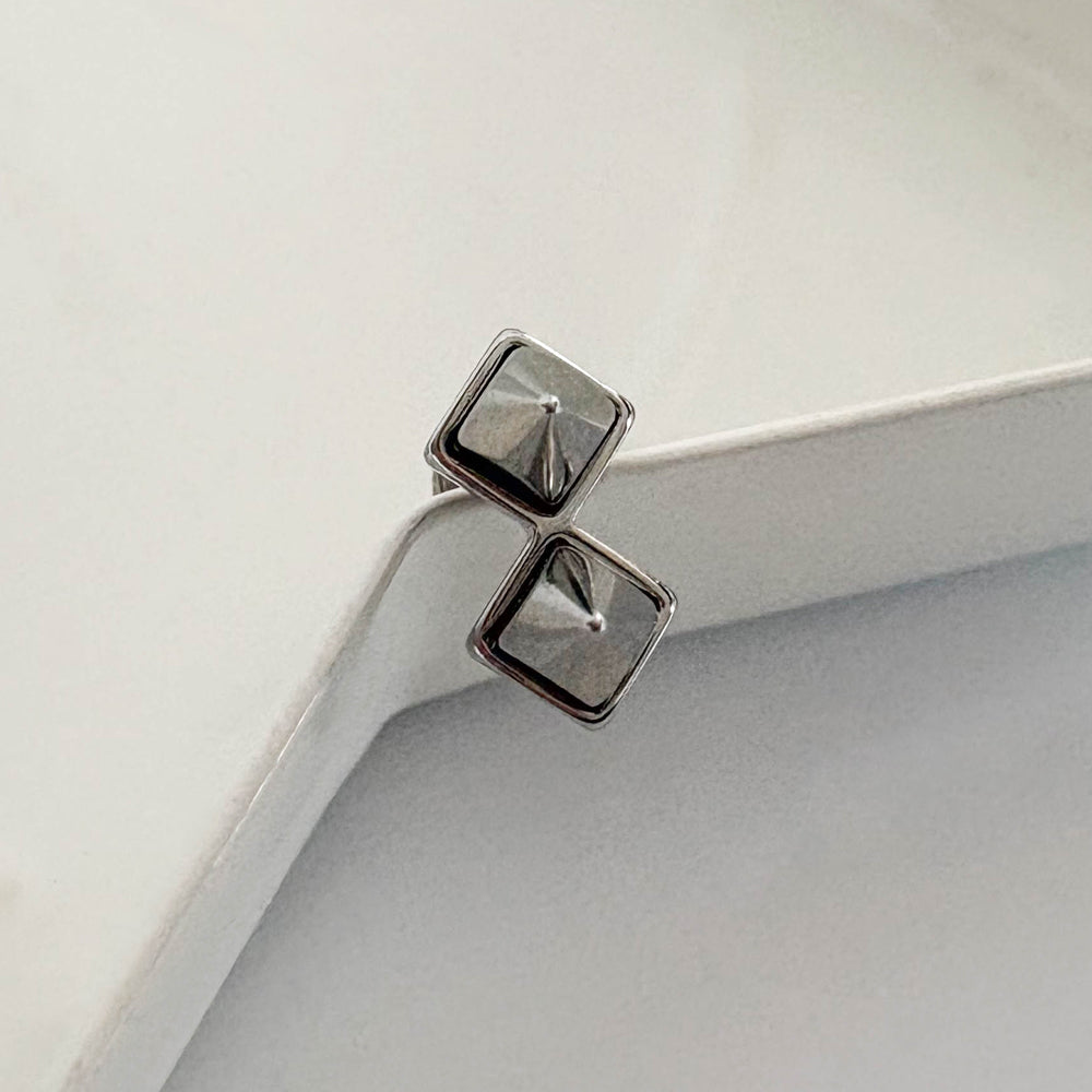 A9 243 ［サージカルステンレス］ダブルスパイクピアス