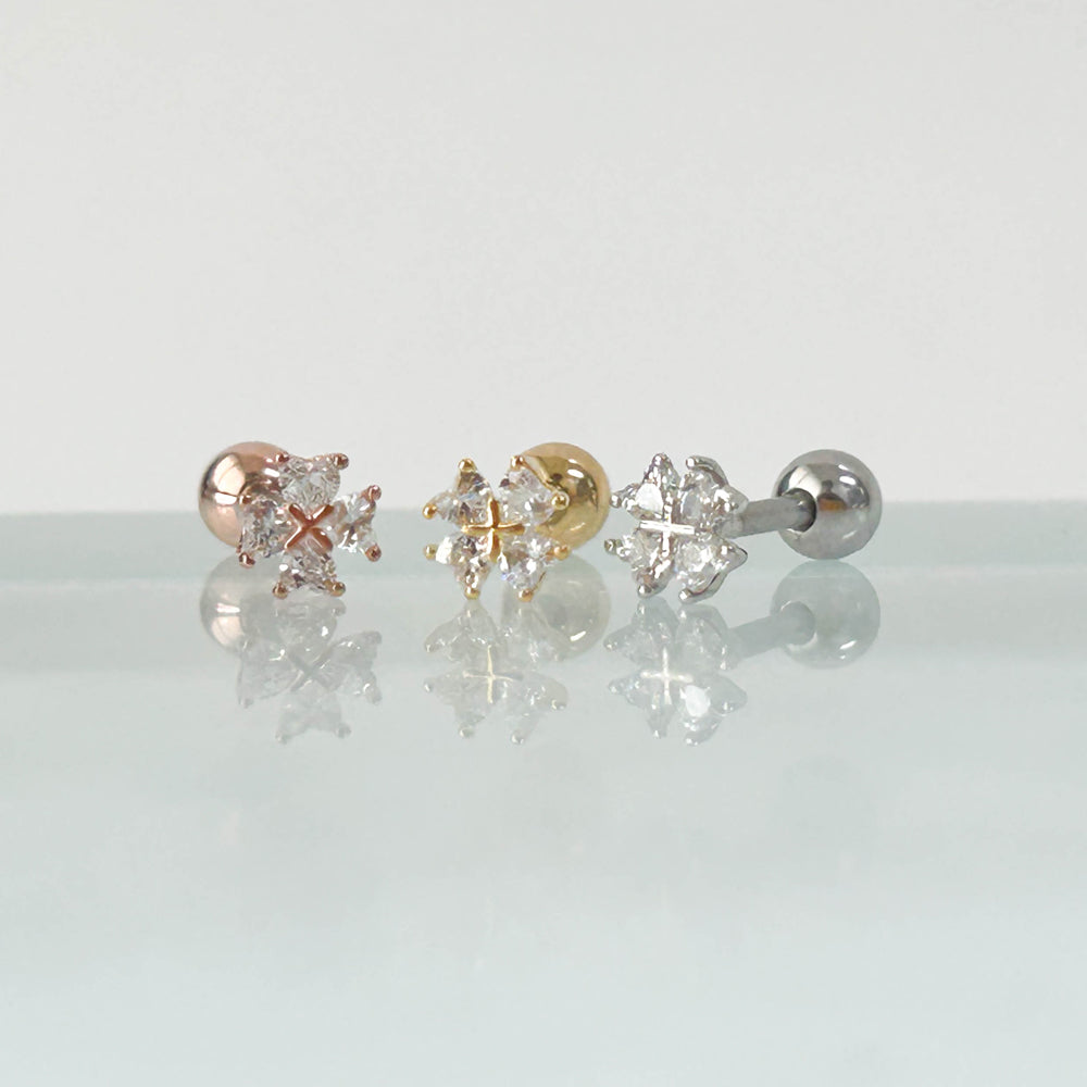 A8 261 ［サージカルステンレス］キュービック四葉のクローバーピアス