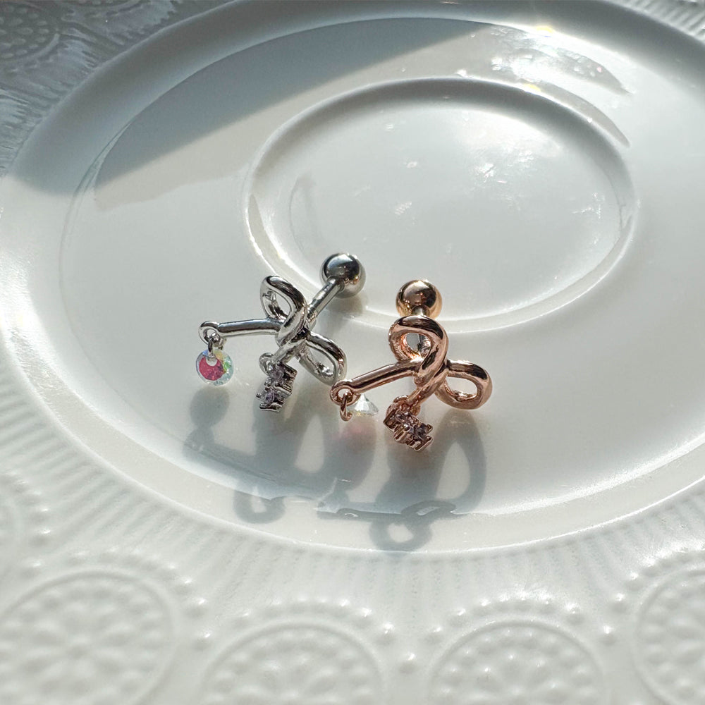 A5 244 [サージカルステンレス]　チャームリボンピアス