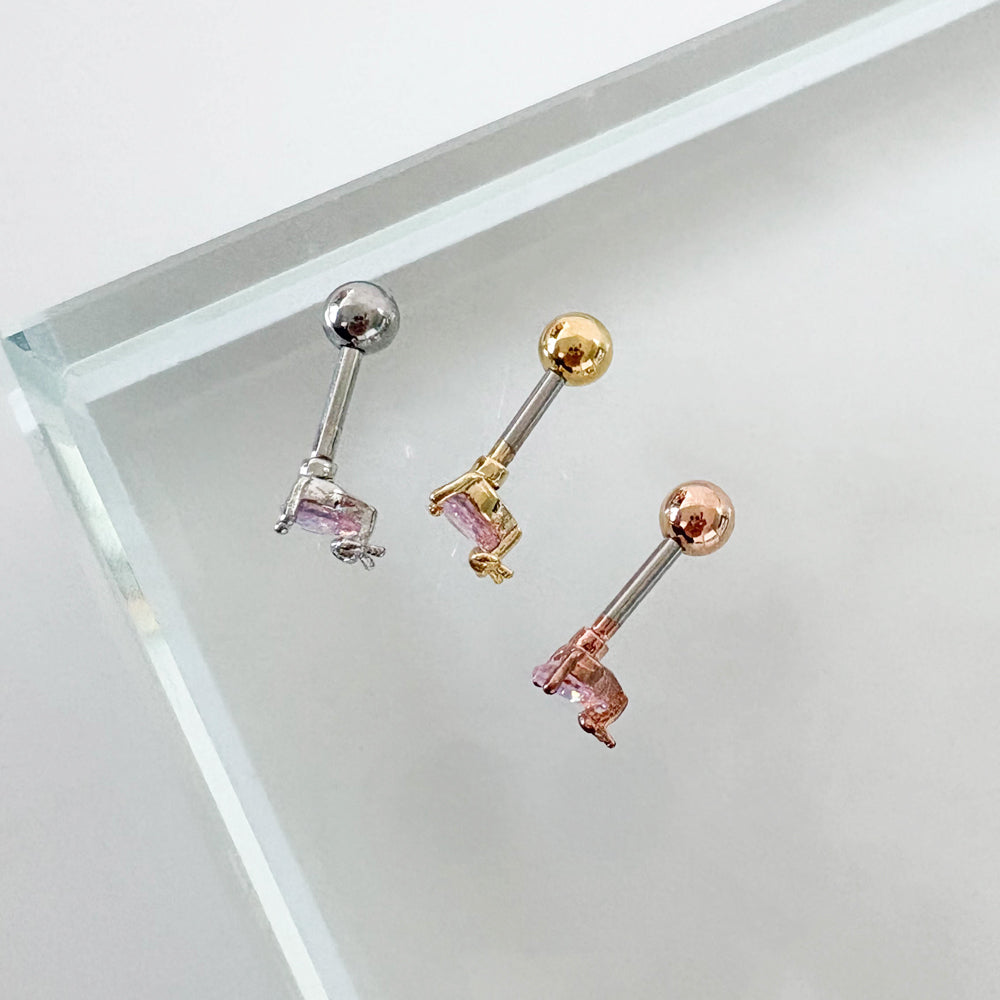 A8 255 ［サージカルステンレス］キュービックハート＆リボンピアス