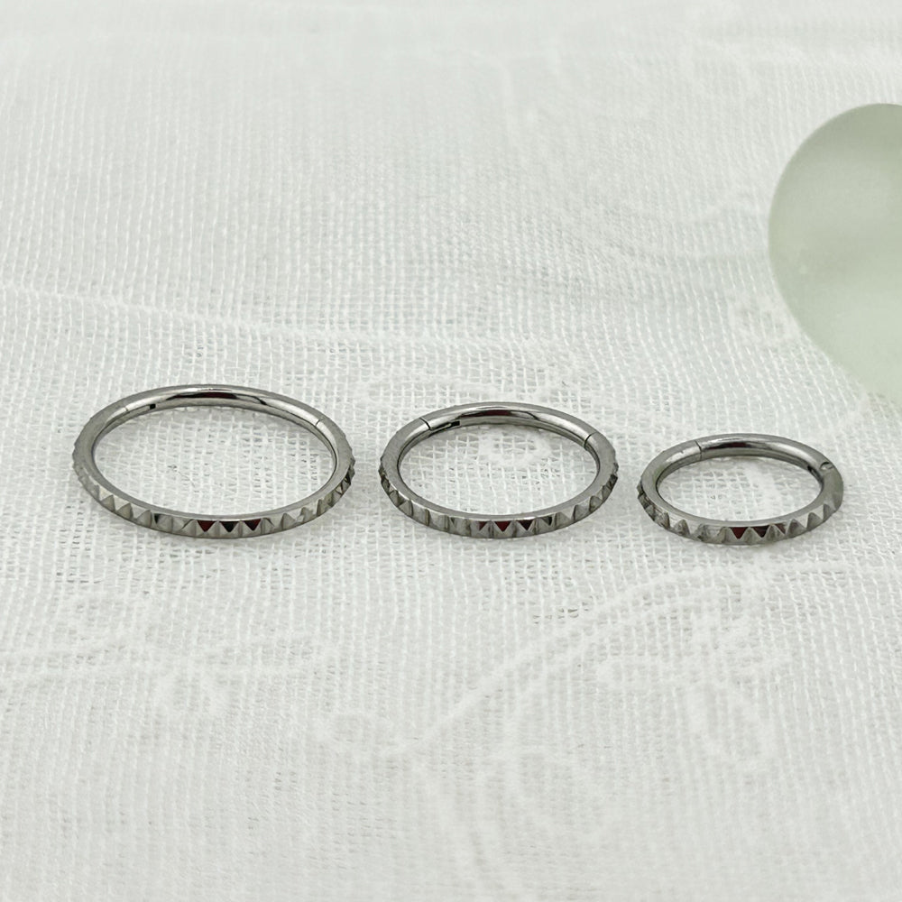 STS 010 [サージカルステンレス]  ワンポイントリングピアス