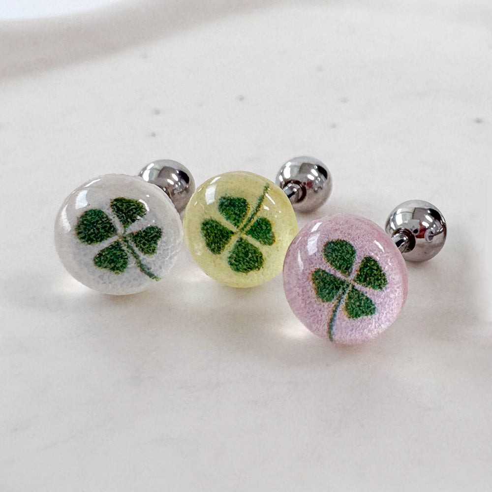 MK 085 ［サージカルステンレス］アクリルボールクローバーピアス