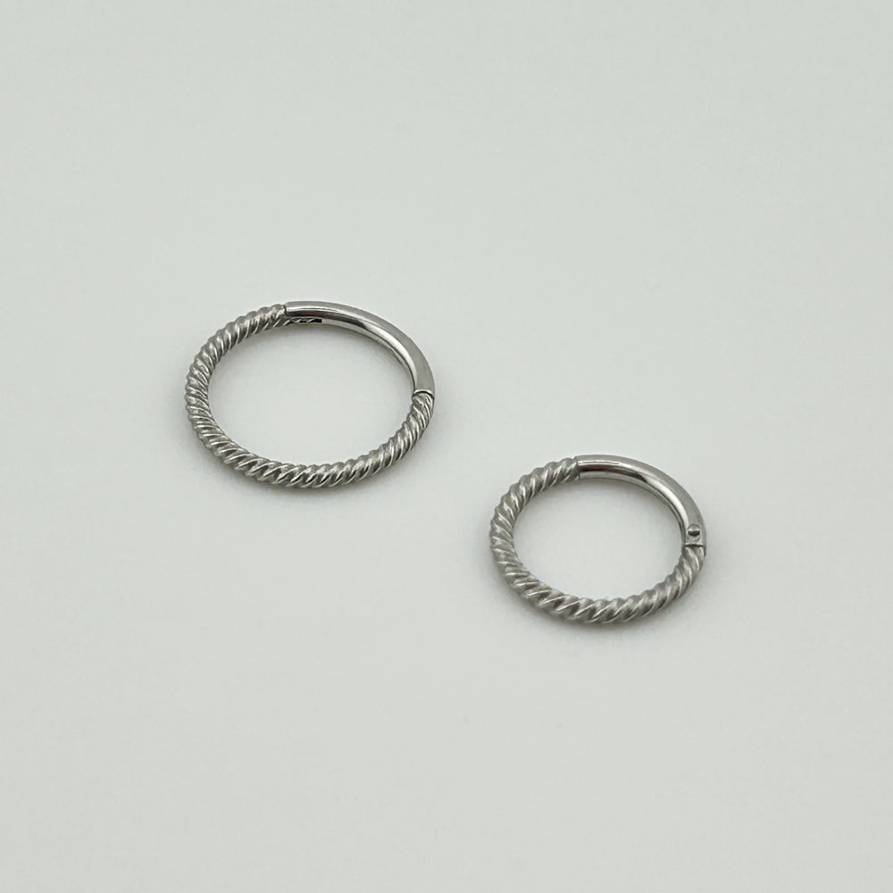 STS 017 ［サージカルステンレス］ツイストリングピアス