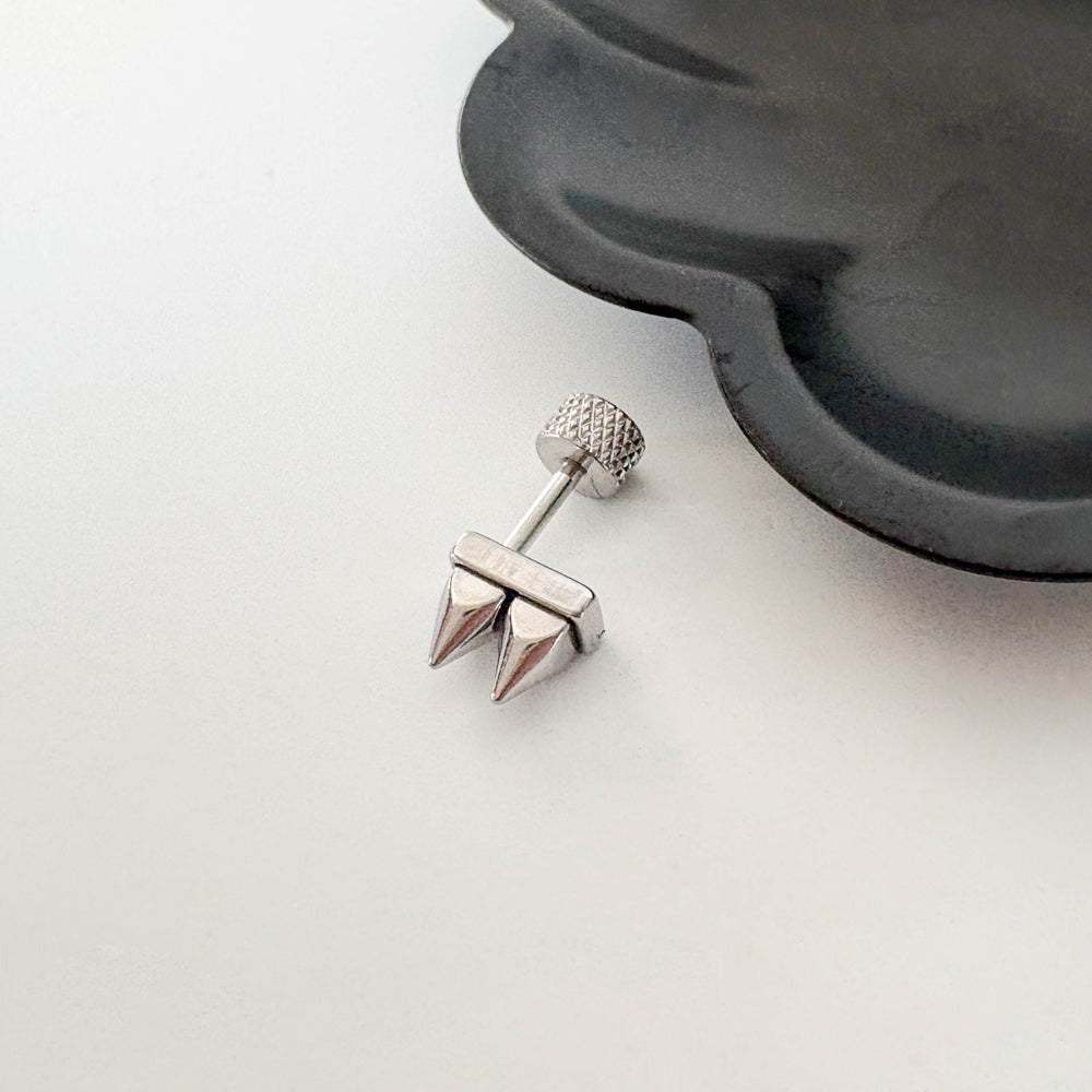 A9 244 ［サージカルステンレス］フラットスパイクピアス