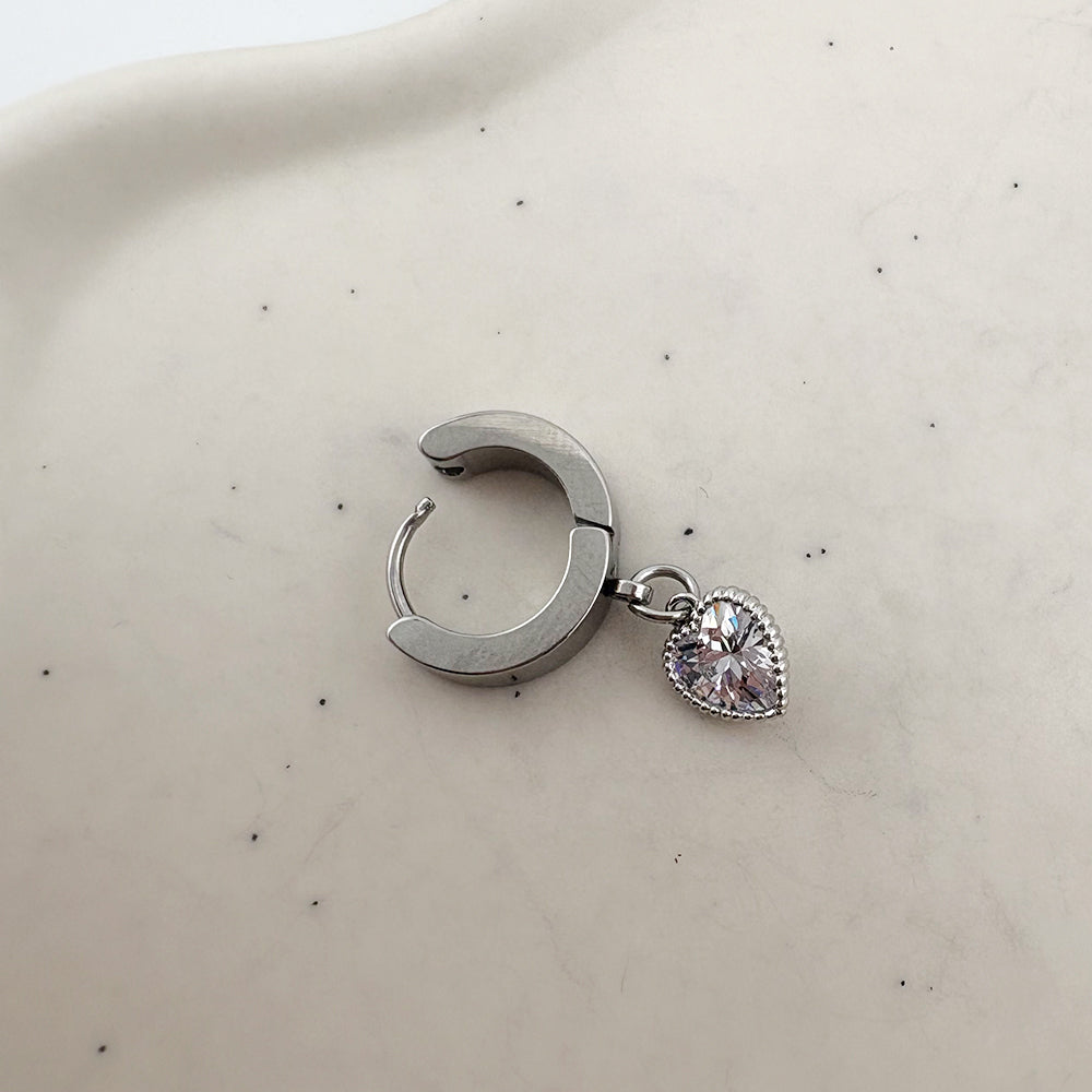 YEH 017 ［サージカルステンレス］キュービックハートリングピアス