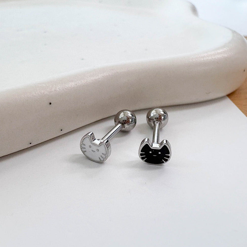 B3 029 ［サージカルステンレス］シンプル黒白猫ピアス