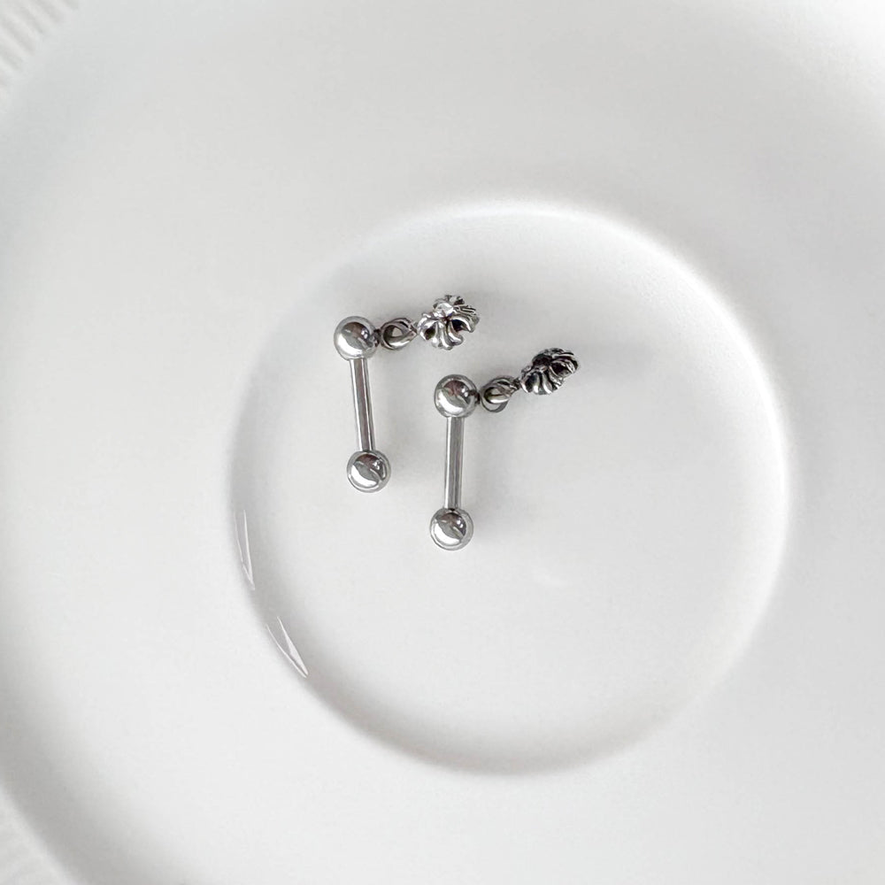 A2 240 ［サージカルステンレス］アンティークロイヤルキュービック十字架ピアス