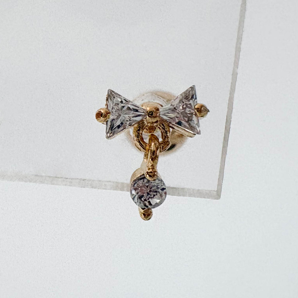 A8 293［サージカルステンレス］リボンドロップピアス