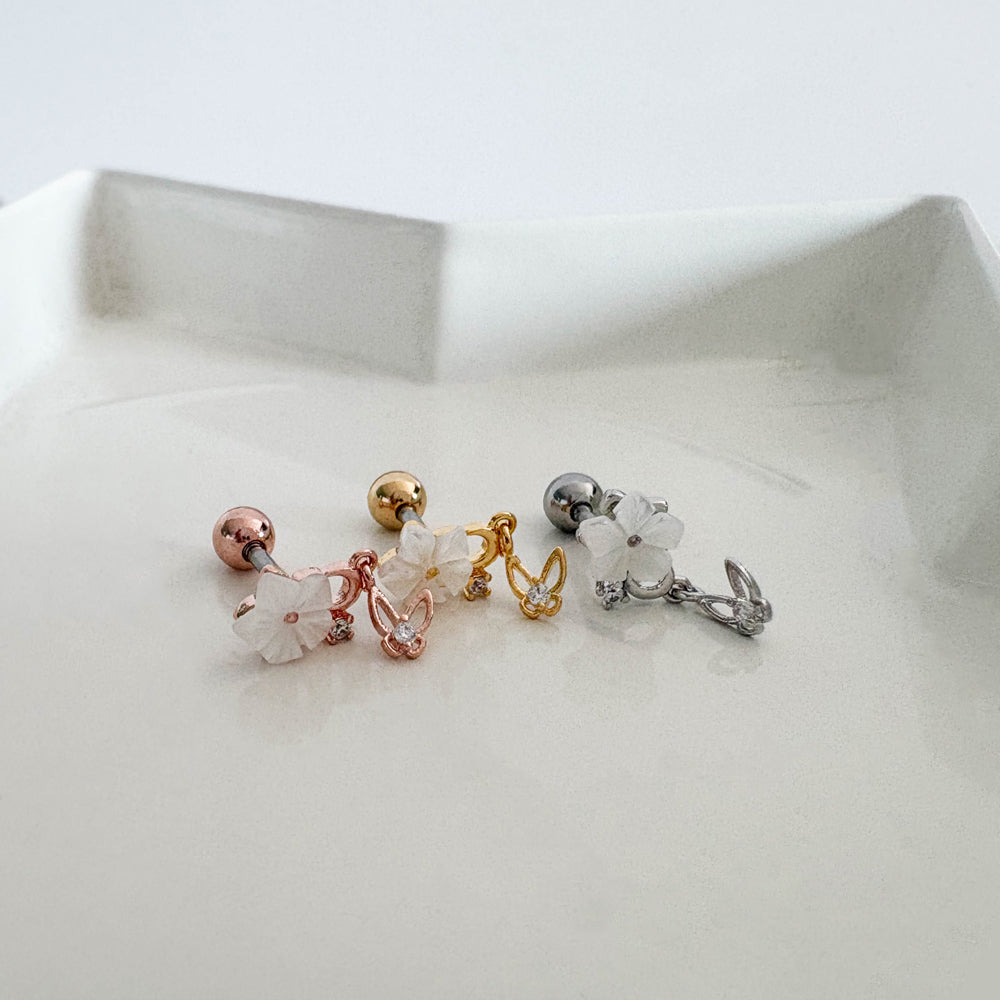 A8 307 ［サージカルステンレス］フラワードロップ蝶々ピアス